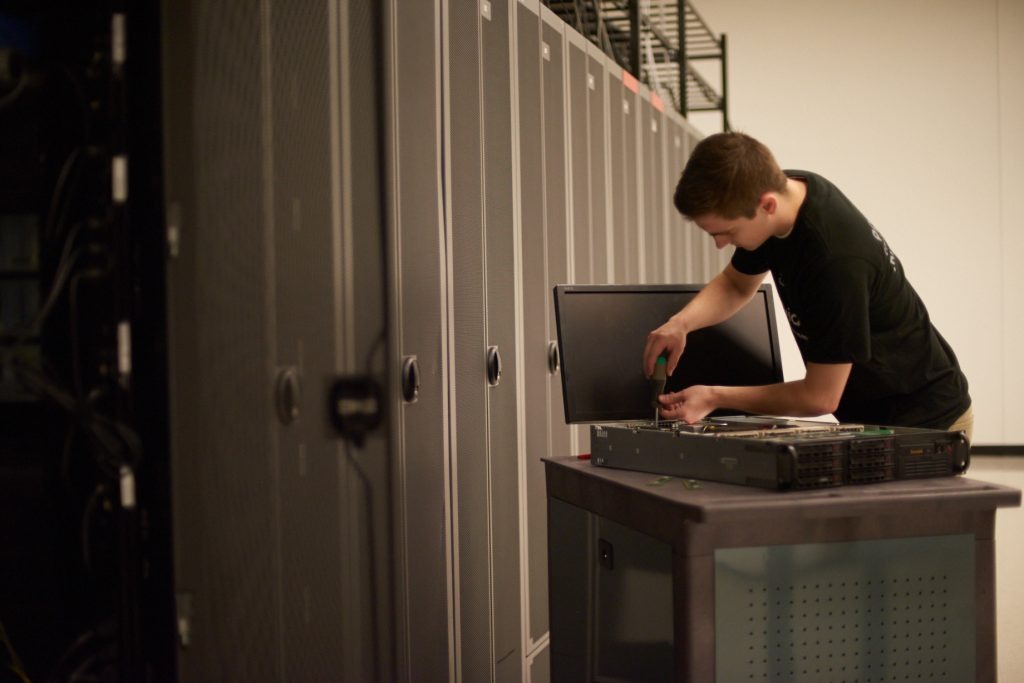 24/7/365 Tehnicieni Nivel 3 La fața locului